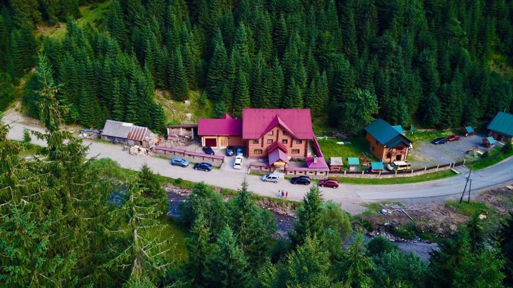 Hotel Berloga-Sinevir Synevyrsʼka Polyana Exteriér fotografie