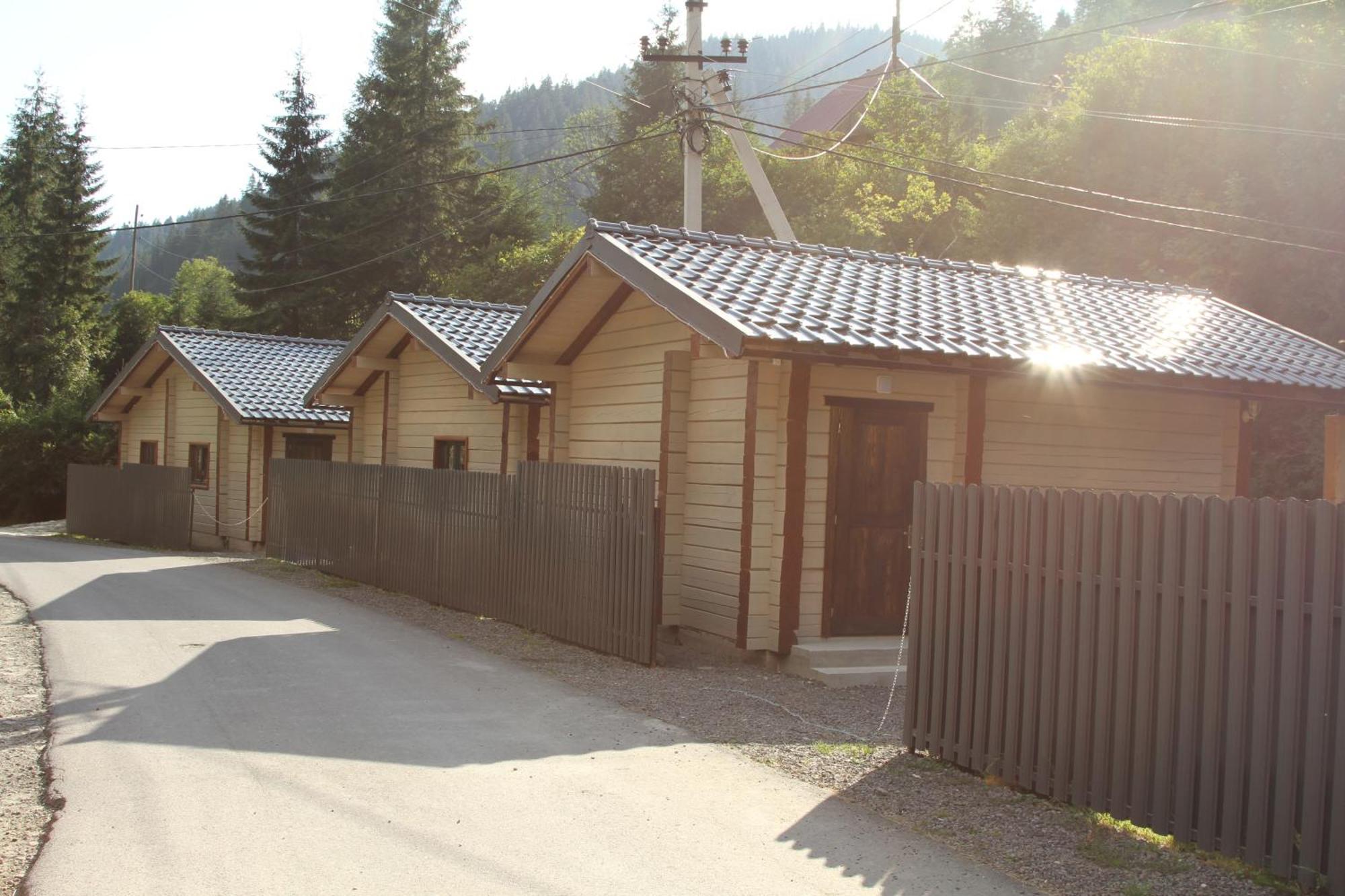 Hotel Berloga-Sinevir Synevyrsʼka Polyana Exteriér fotografie