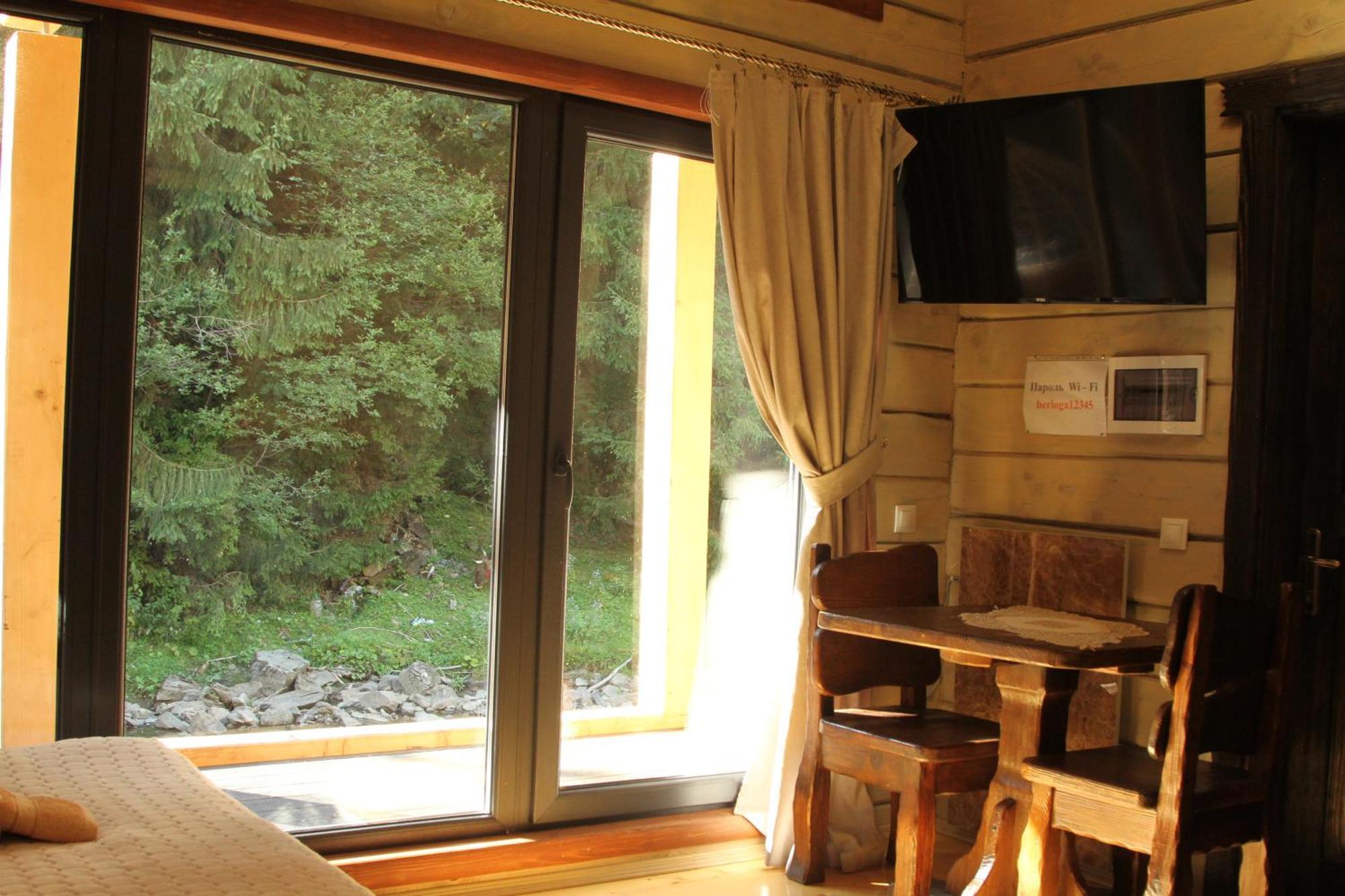 Hotel Berloga-Sinevir Synevyrsʼka Polyana Pokoj fotografie