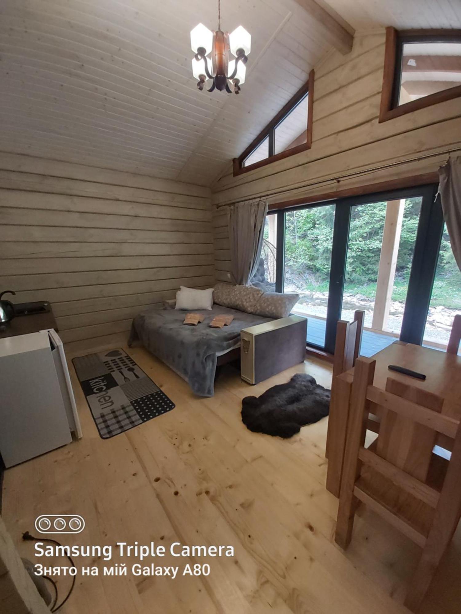 Hotel Berloga-Sinevir Synevyrsʼka Polyana Pokoj fotografie